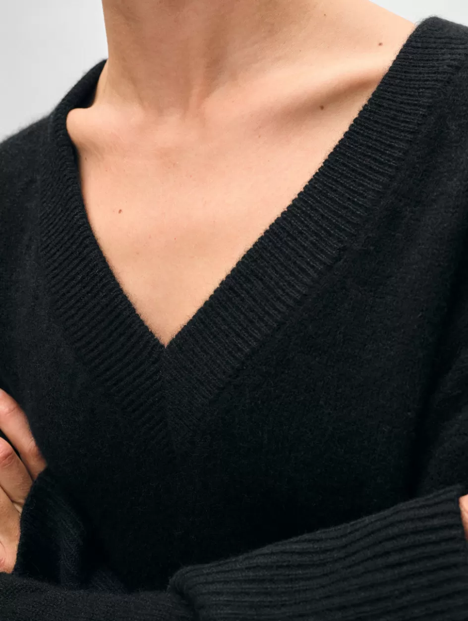 White + Warren Sweaters-cashmere side slit v neck